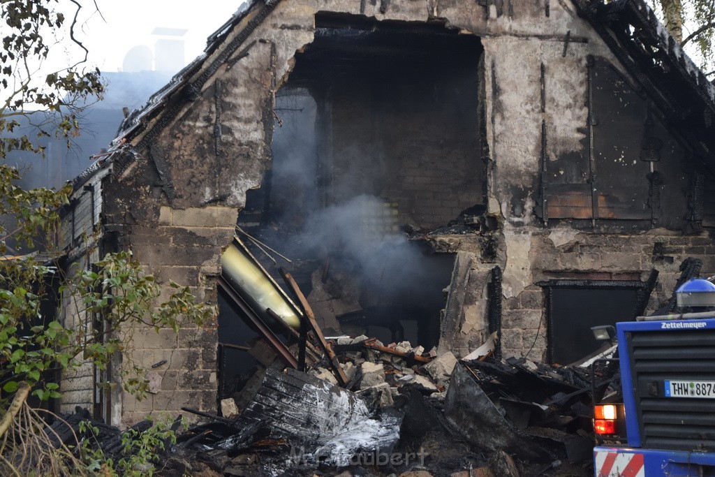 Grossfeuer Einfamilienhaus Siegburg Muehlengrabenstr P0903.JPG - Miklos Laubert